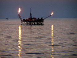 Факел. Нефть. А может, газ. 220кб